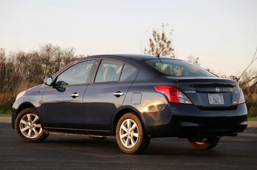  Nissan Versa 2012 года  (фото 32 из 111)